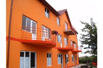 Rumanía Privát 2 Mai, Exterior